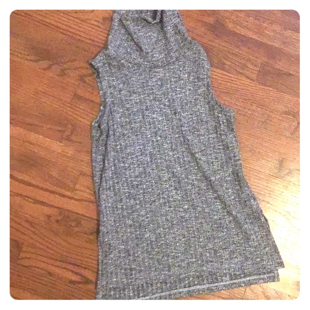 Turtleneck sleeveless top